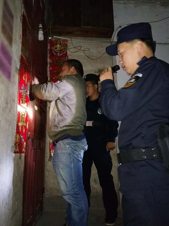 庆阳地区粗心妈妈误将幼女锁家中 